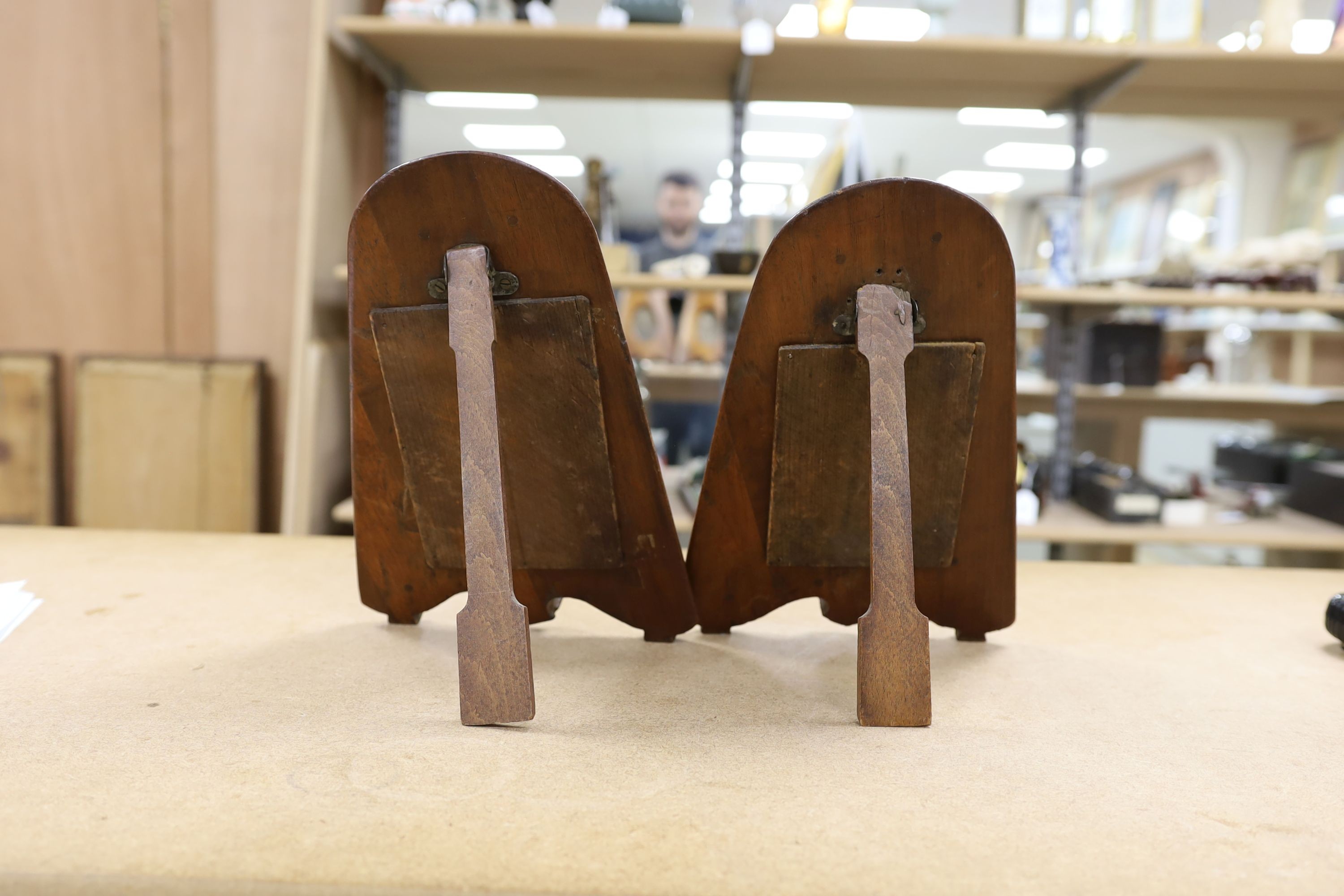 A pair of WWI German propeller frames, with pilot portraits, 28cm, and four German WW1 accessories